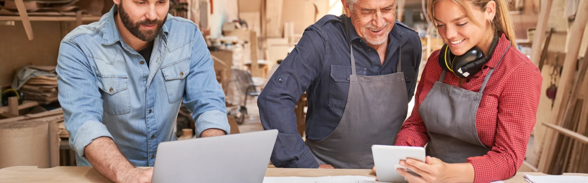 Mit einer Web-Visitenkarte neue Kunden erreichen – wie kleine Handwerksbetriebe online besser sichtbar werden